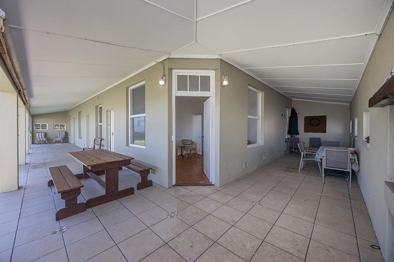 To Let 5 Bedroom Property for Rent in Bloubergstrand Western Cape